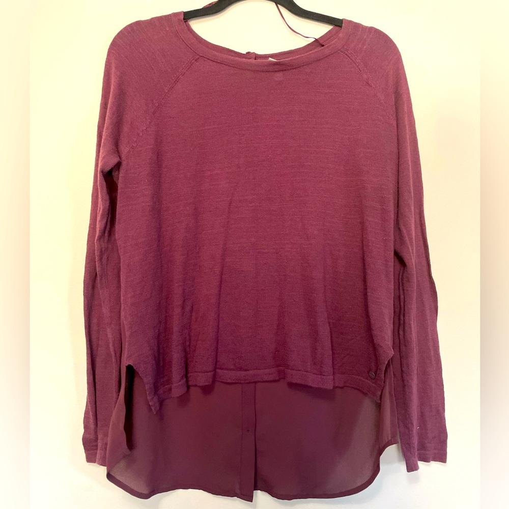 Bench sweater blouse Women’s size M 100% cotton front. High low button back